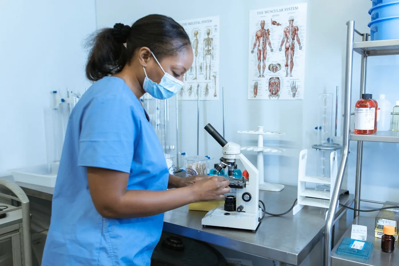 Profissional em laboratório, fotografia de RDNE Stock project